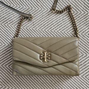 Tory Burch Kira Chevron Wallet On Chain Crossbody Bag In Sandpiper